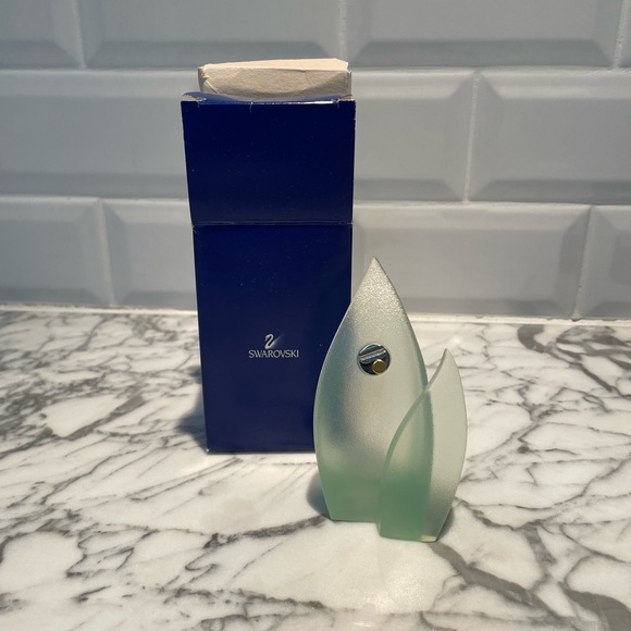 Swarovski Green Leaf Display Stand - Picture 1 of 3